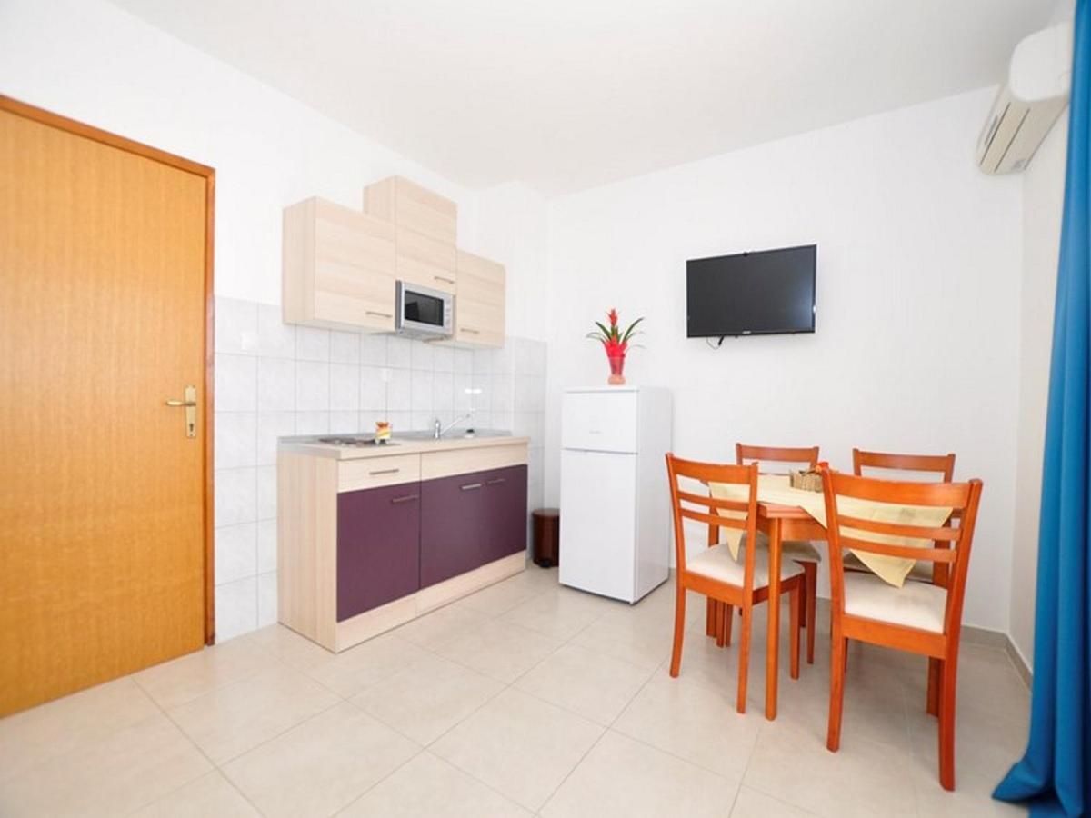 Apartments Zora Tucepi Exterior photo
